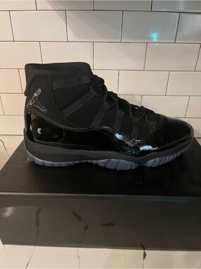 Men’s Retro 11 Royal Cap And Gown Size 13.